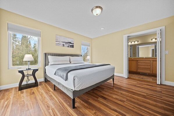 4 habitaciones, tabla de planchar con plancha y wifi gratis