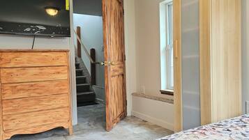 3 bedrooms, desk, iron/ironing board, WiFi