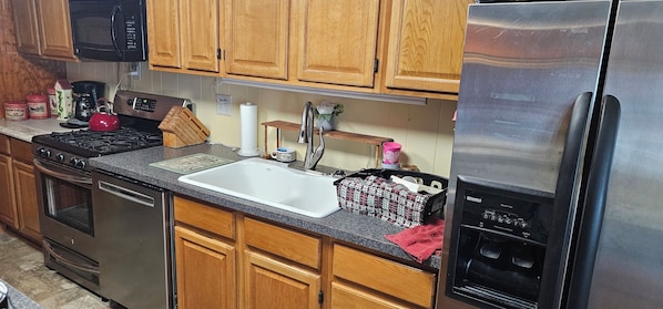 冰箱、微波炉、烤箱、炉灶