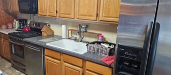 Private home 3 bedroom sleeps 8 fenced in yard pet friendly 24 hour security