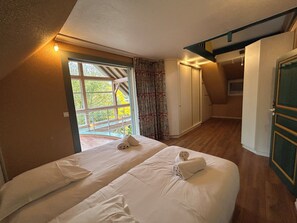 4 habitaciones, tabla de planchar con plancha, wifi y ropa de cama 