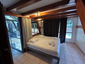 4 habitaciones, tabla de planchar con plancha, wifi y ropa de cama