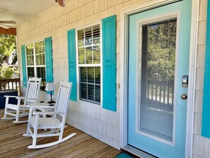 Terrace/patio - Nemo's Place: Spacious 4BR retreat with private pool in scenic Oak Island. (Oak Island)