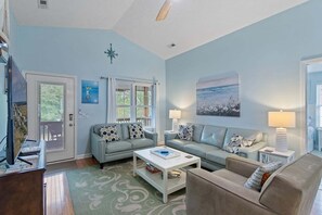 Smart TV - Nemos II: A charming 3BR retreat in Oak Island, perfect for family getaways. (Oak Island)