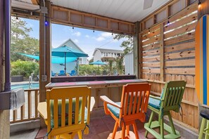 Property grounds - Nemos II: A charming 3BR retreat in Oak Island, perfect for family getaways. (Oak Island)