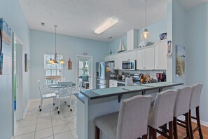 Fridge, microwave, oven, stovetop - Nemos II: A charming 3BR retreat in Oak Island, perfect for family getaways. (Oak Island)