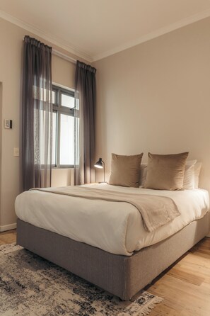 1 dormitorio, tabla de planchar con plancha, wifi y ropa de cama
