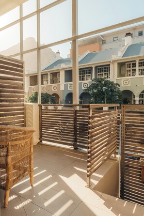 Property grounds - Empire Sol – Spacious Muizenberg Beach Apartment (Cape Town)