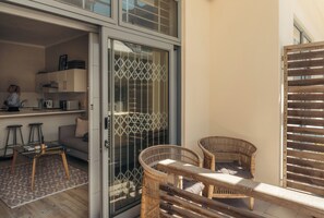 Interior - Empire Sol – Spacious Muizenberg Beach Apartment (Cape Town)