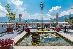 Outdoor dining - Hotel Excelsior Ltd (Kathmandu)