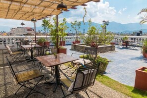 Outdoor dining - Hotel Excelsior Ltd (Kathmandu)