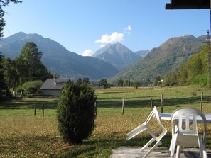 Outdoor dining - Beautiful house in Vielle-Aure, in the heart of the Aure Valley and ski slopes (Vielle-Aure)