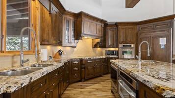 Réfrigérateur, four, plaque de cuisson, lave-vaisselle