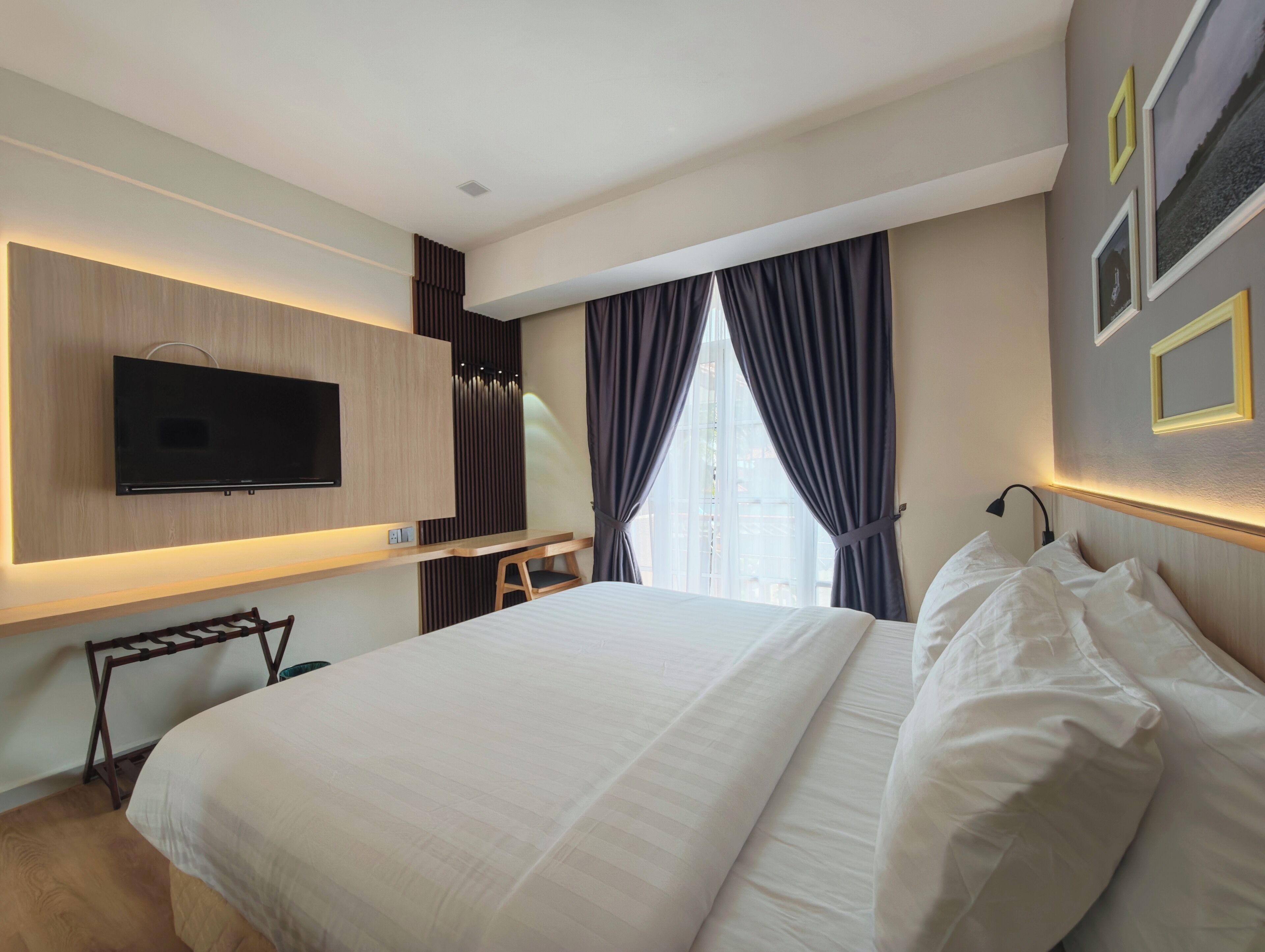 Superior Double Room, Garden View | In-room safe, blackout drapes, iron/ironing board, free WiFi