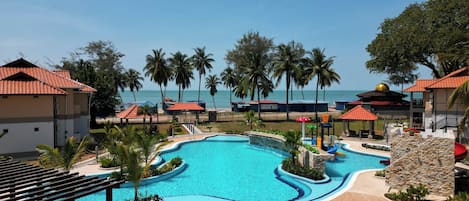 Piscina all'aperto, servizio di salvamento in loco