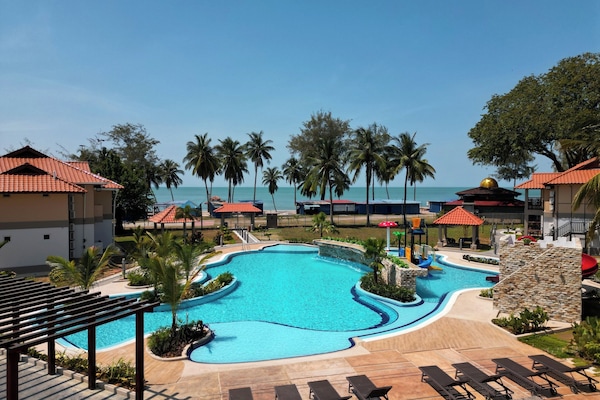 Outdoor pool, lifeguards on site
