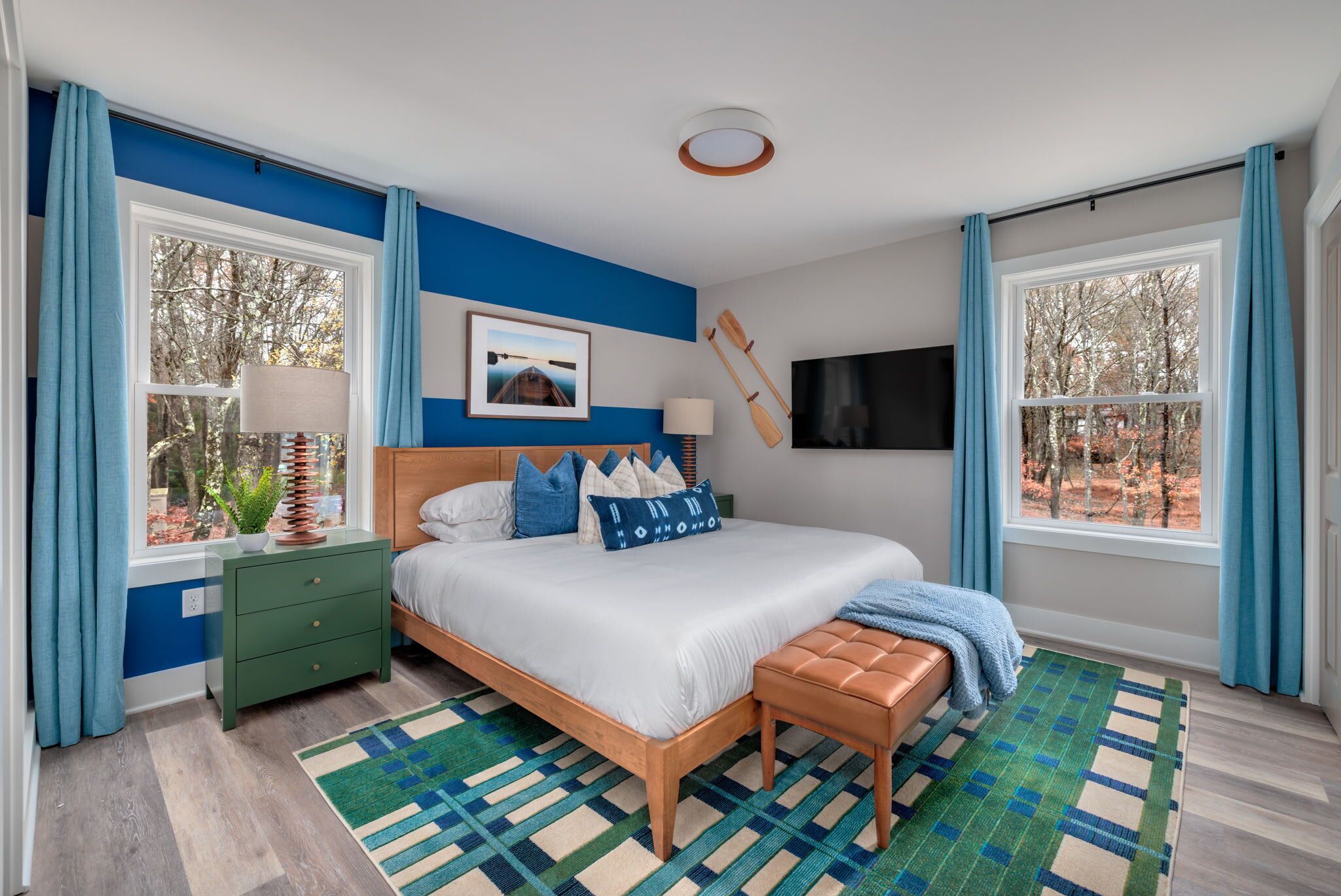 Bureau, fer et planche à repasser, lit parapluie, Wi-Fi