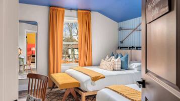 5 bedrooms, desk, iron/ironing board, travel crib