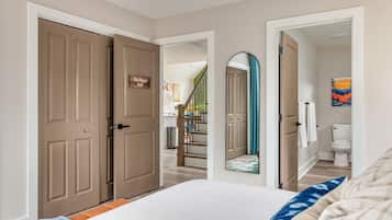 5 bedrooms, desk, iron/ironing board, travel cot