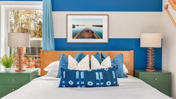 5 soverom, skrivebord, strykejern/-brett og reiseseng for barn