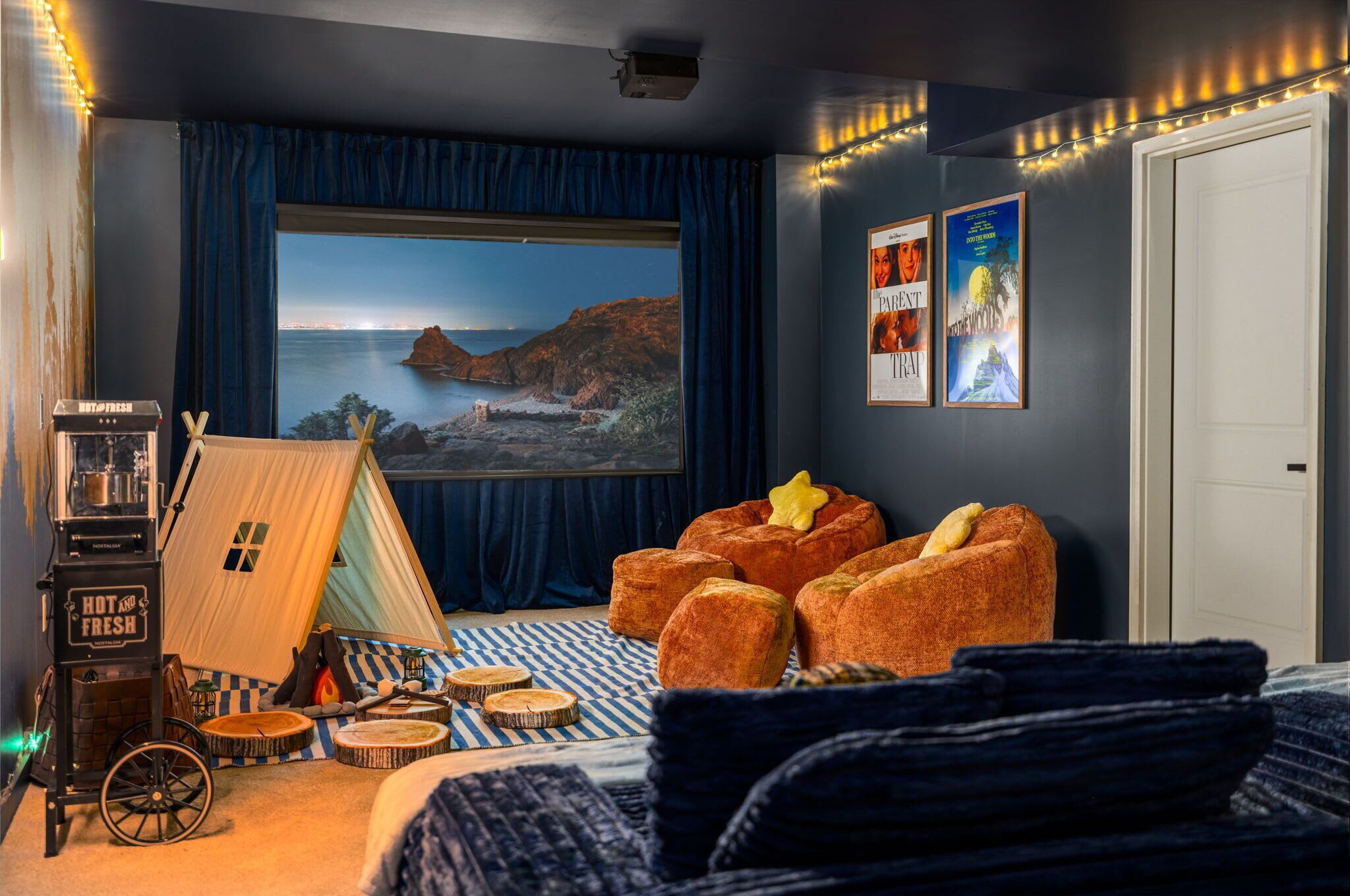 5 chambres, bureau, fer et planche à repasser, lit de bébé portatif