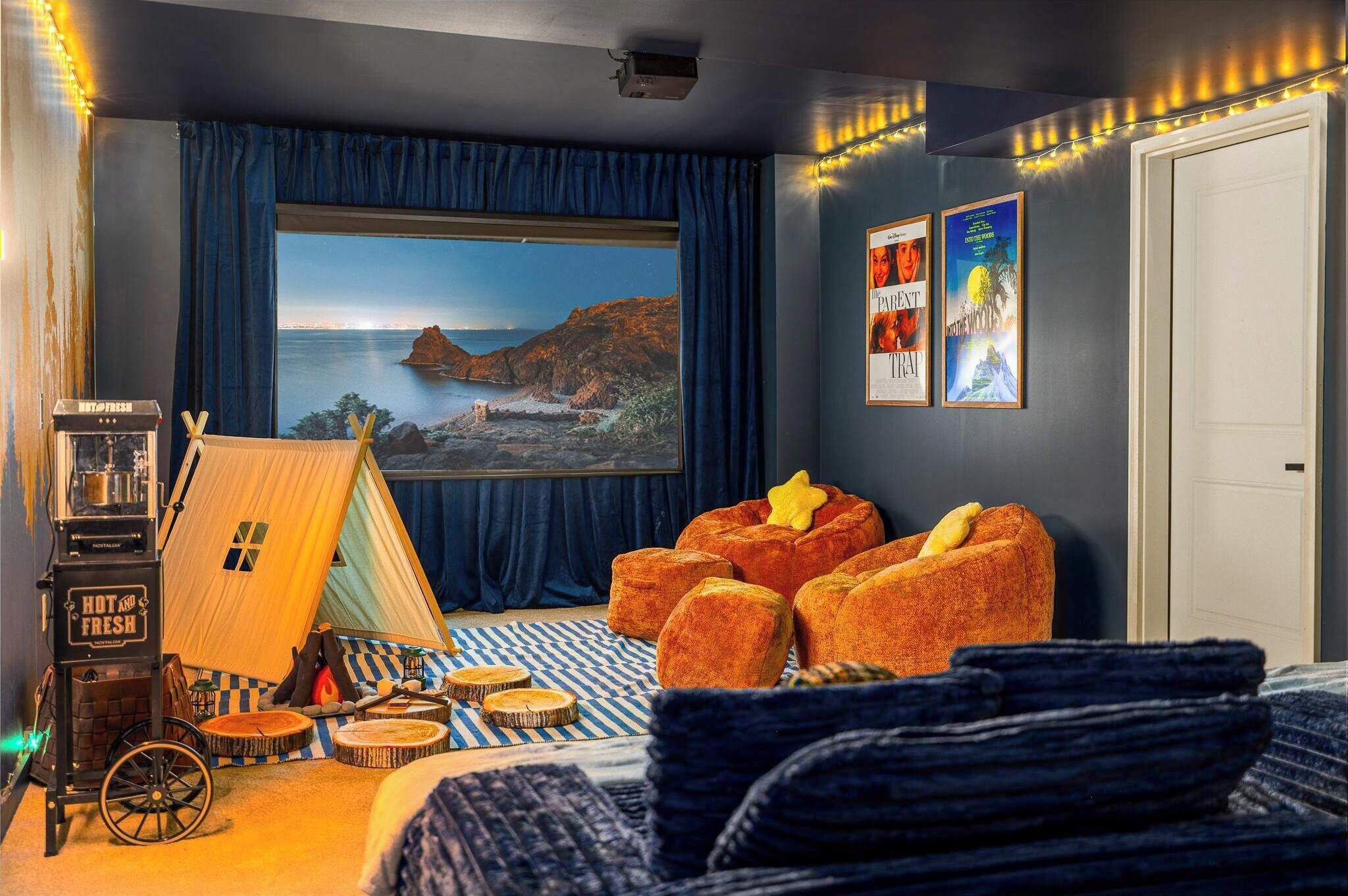 5 soverom, skrivebord, strykejern/-brett og reiseseng for barn