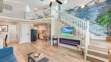 Televisie, een open haard en een kantoor