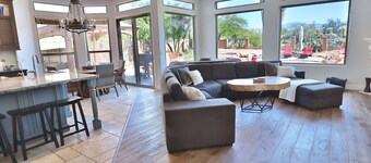 Canyon Ridge Oasis-a luxury desert retreat with Tucson elegance.