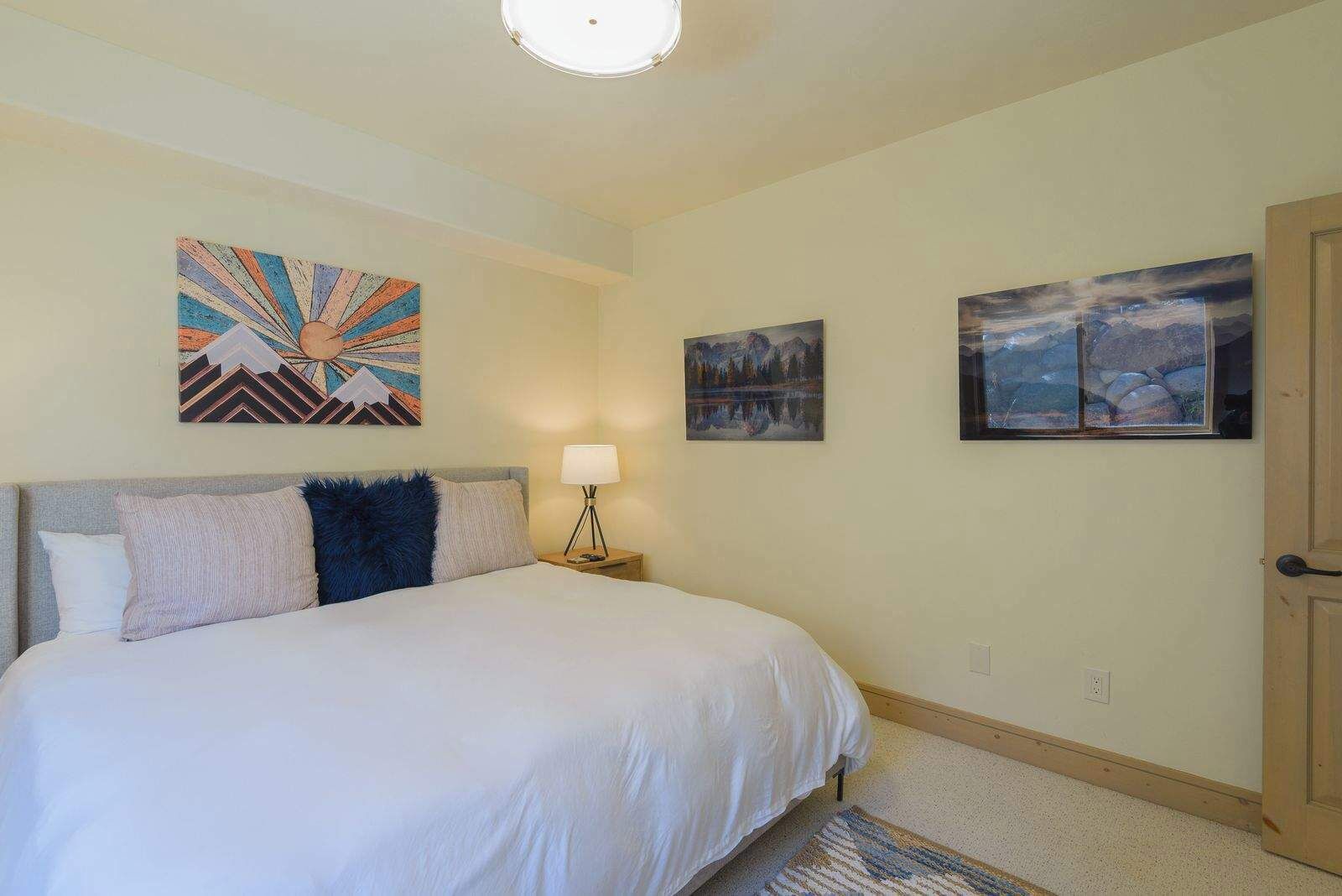 3 bedrooms, iron/ironing board, travel crib, WiFi