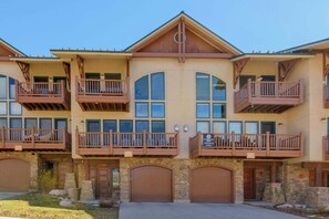 Exterior - Updated Treasury Point condo, garage, hot tub! (Crested Butte)