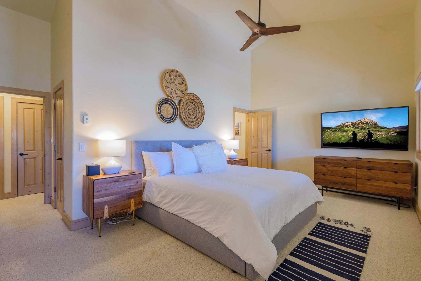 3 bedrooms, iron/ironing board, travel cot, WiFi