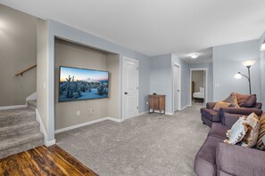 Smart TV, fireplace
