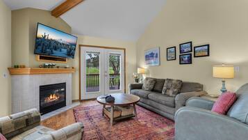 Una Smart TV, una chimenea