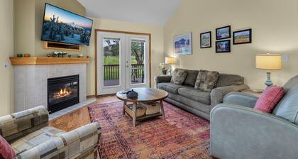 New! Eagle Crest Retreat | 3BR Townhome w/ Resort AccessâPet Friendly