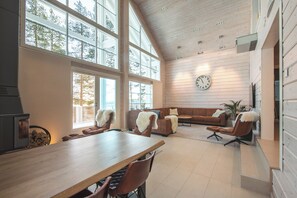 Villa Luxe, vue lac, niveau Exécutif | Salle à manger