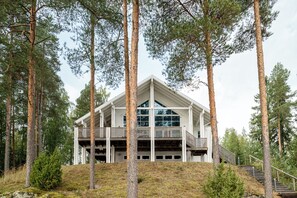 Front of property - Villa Lago (Kuopio)
