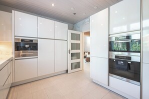 Luxury Villa, Lake View, Executive Level | Private kitchen | Full-sized fridge, microwave, oven, stovetop