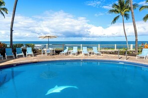 Pool - Easy Walk to Town Ocean Front AC & Wifi - Vrkcv (Kailua-Kona)