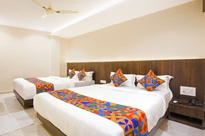 Desk, laptop workspace, iron/ironing board, free WiFi - Hotel Casa Royal Residency (Mumbai)