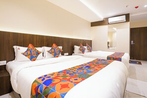 Desk, laptop workspace, iron/ironing board, free WiFi - Hotel Casa Royal Residency (Mumbai)