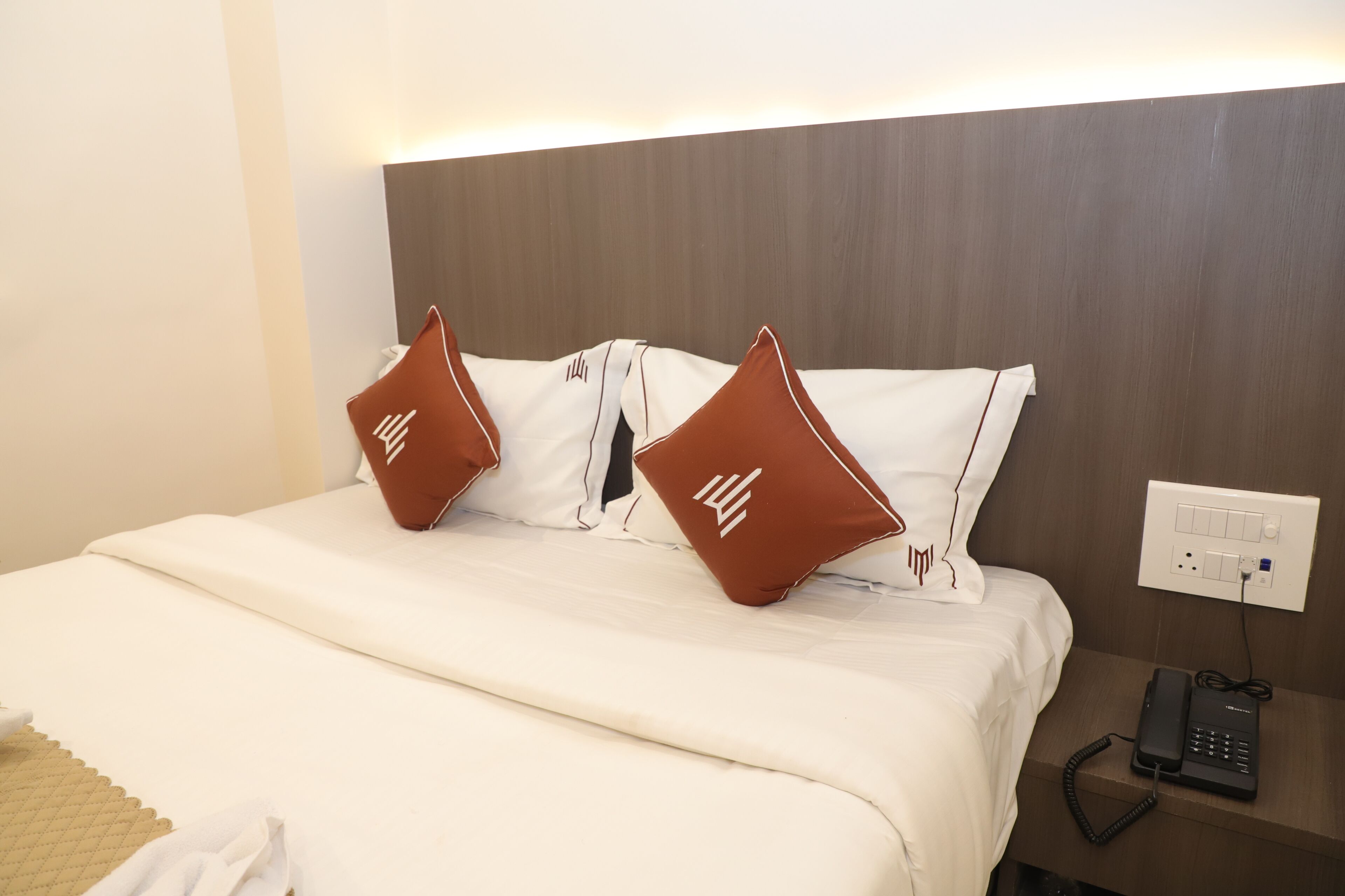 Escritorio y espacio para trabajar con laptop 