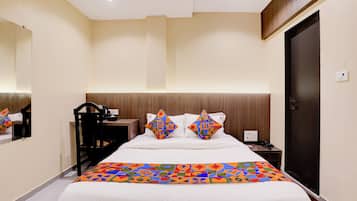 Desk, laptop workspace, iron/ironing board, free WiFi