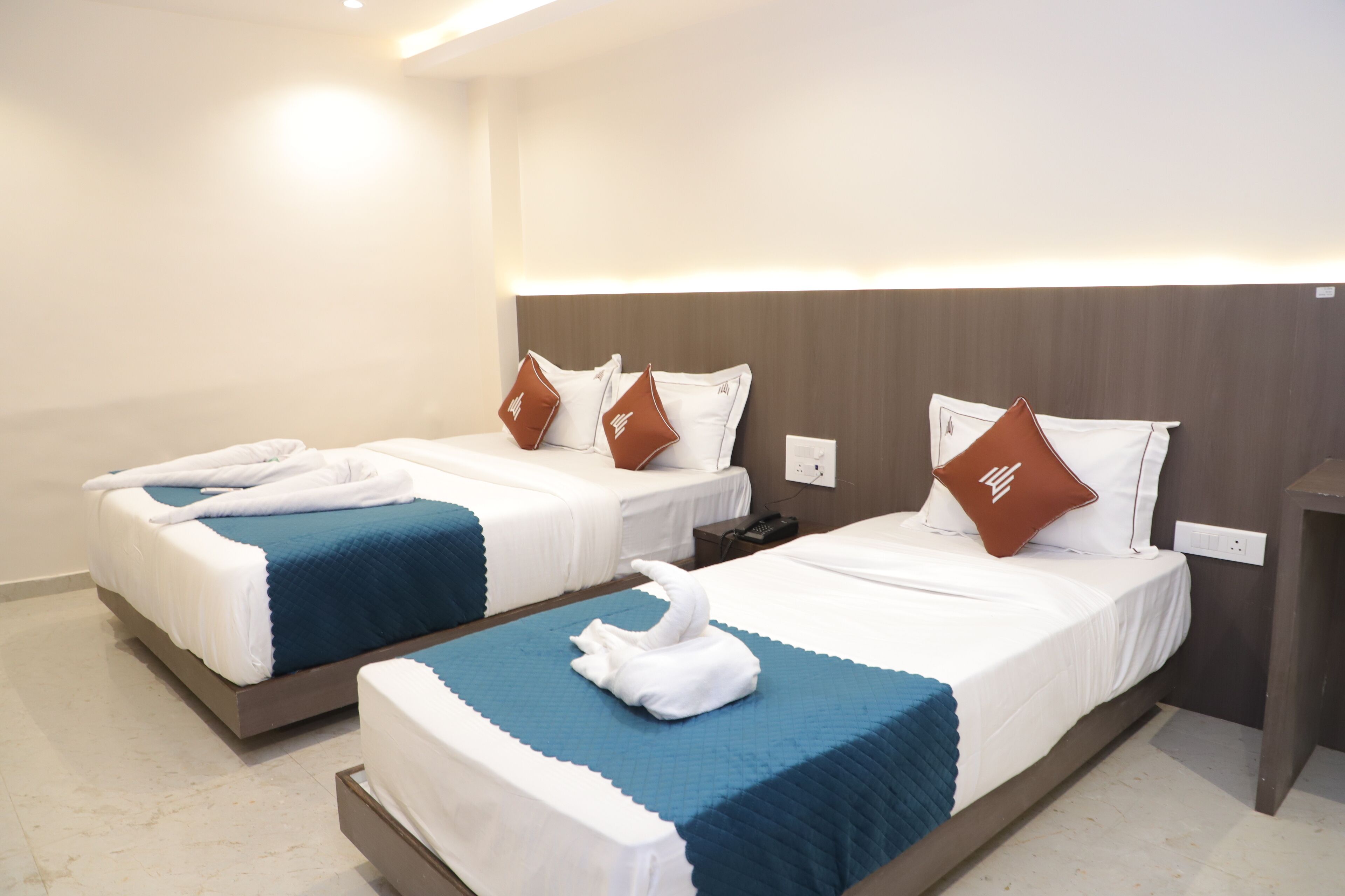 Escritorio y espacio para trabajar con laptop 