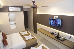 Escritorio y espacio para trabajar con laptop