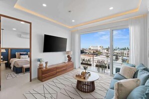TV, offices - Boho 2 BR Condo - Dowtown - Rooftop Pool - Jacuzzi (Puerto Vallarta)