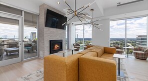 Living area - Cozy 1-bedroom apartment with AC in marvelous Raleigh (Raleigh)