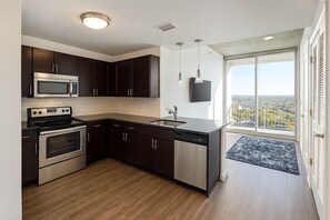 Private kitchen - Cozy 1-bedroom apartment with AC in marvelous Raleigh (Raleigh)
