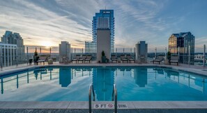 Pool - Cozy 1-bedroom apartment with AC in marvelous Raleigh (Raleigh)