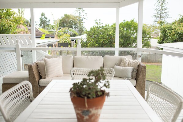 تناول الطعام بالخارج