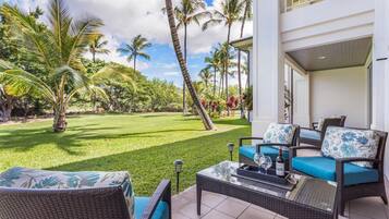Casa de ciudad, varias camas, lanai, vista al jardín (Mauna Lani Islands K1) | Vista desde la habitación